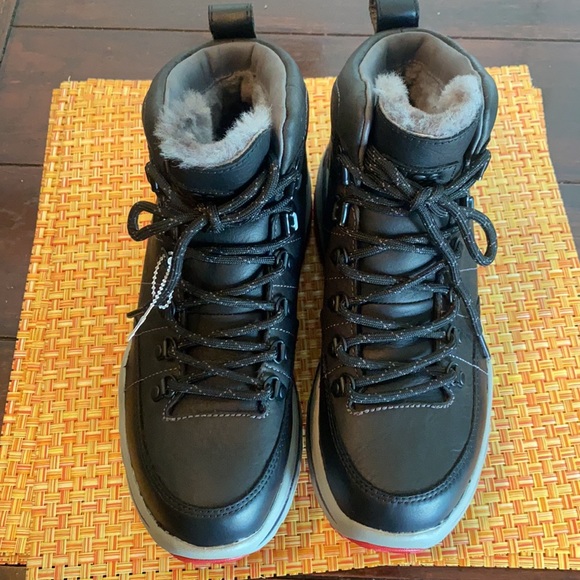 UGG  WHITE MOUNTAINEERING TRAINER - Picture 3 of 12